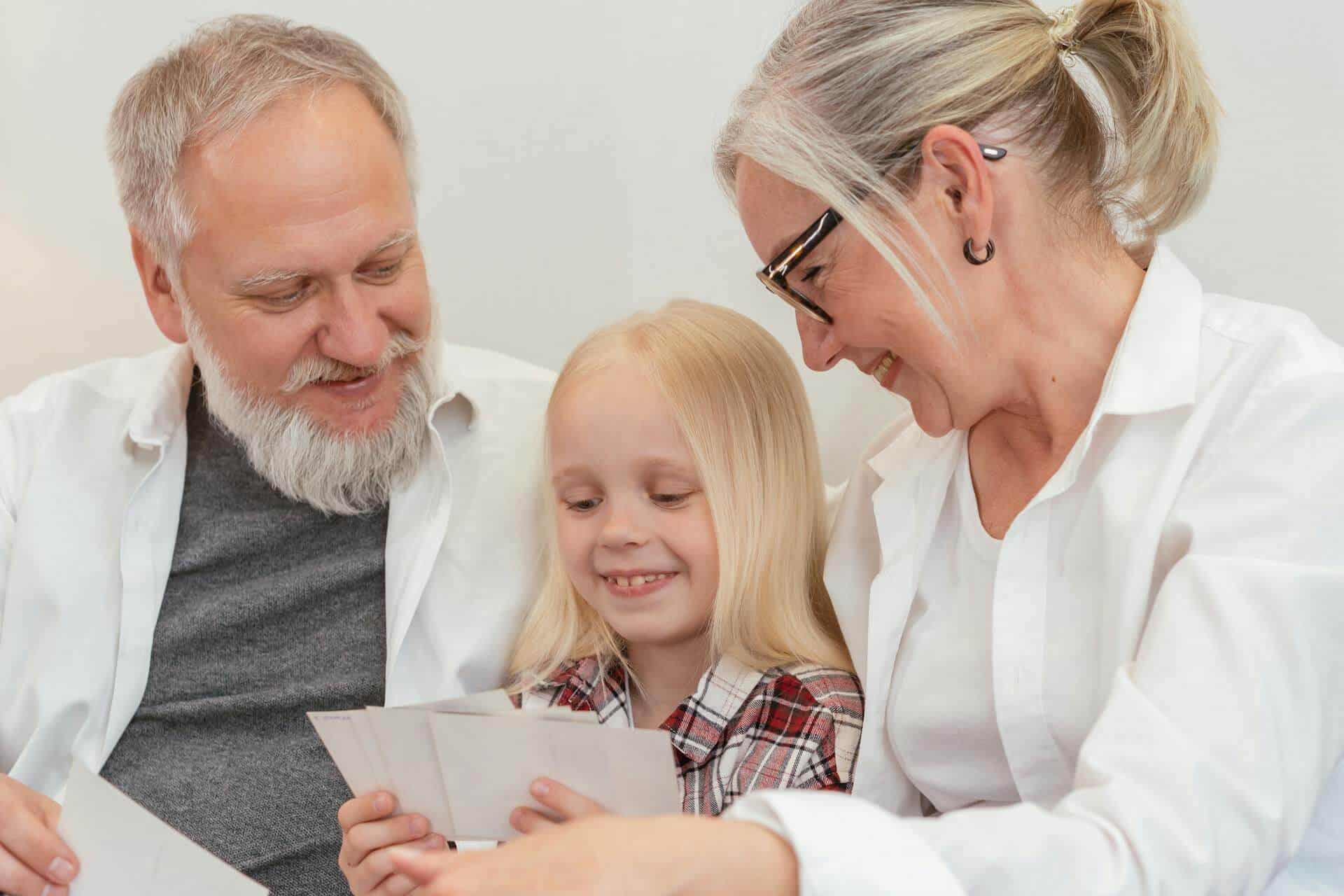 Ta del av våra tips för att kunna ta hand om ditt barnbarn på bästa sätt.